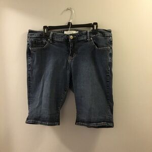 Torrid Woman’s size 16 blue jean bermuda shorts zipper button closure 5 …